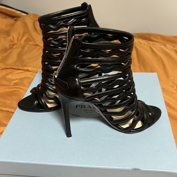 Prada Black Leather Gladiator Sandals 38.5 - Picture 6 of 10